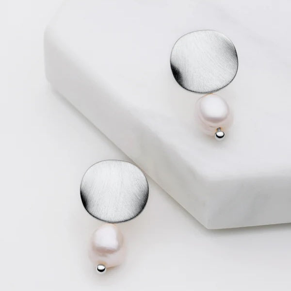 Hazel Earring Fresh Water Pearl - Brushed Silver