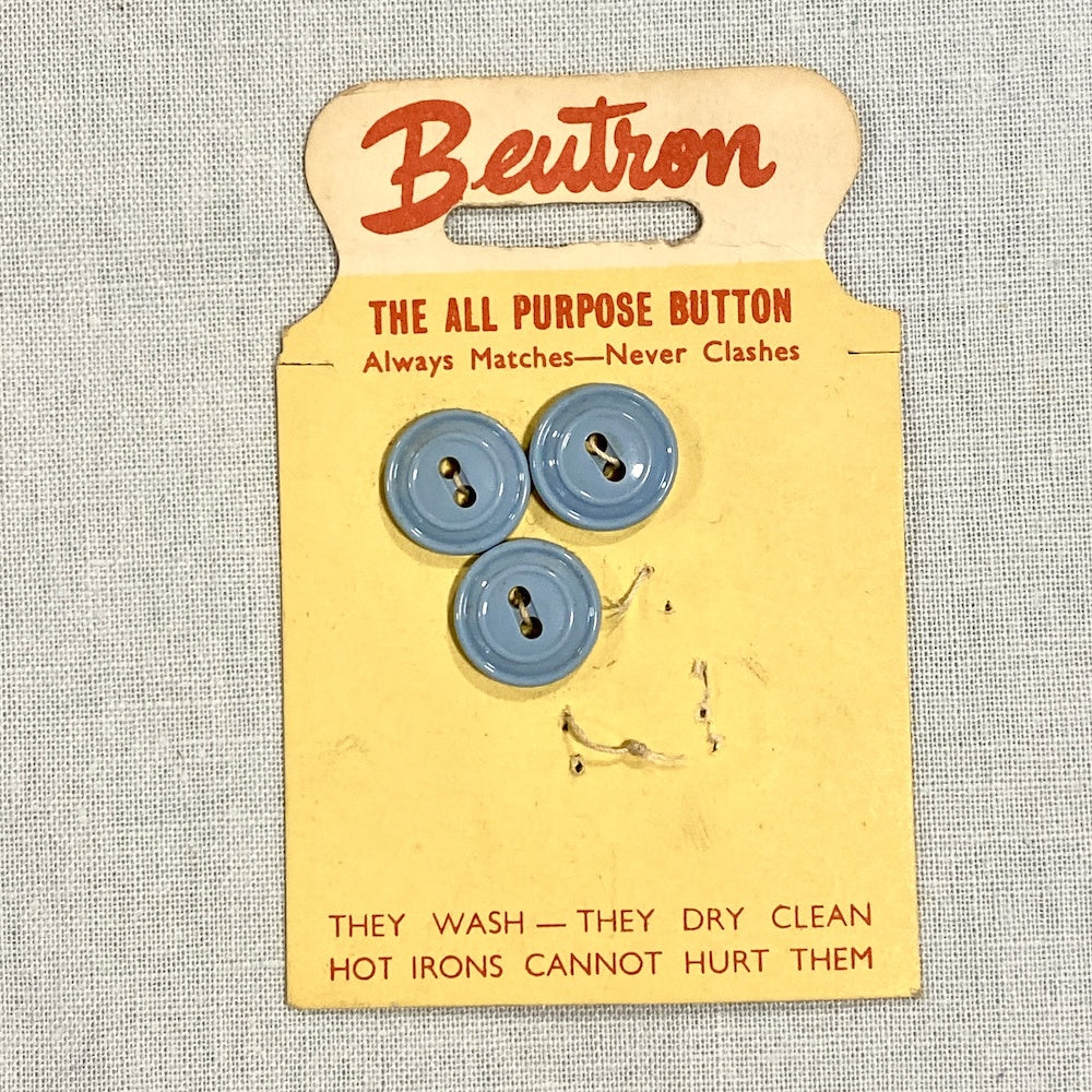 Beutron Sky Blue 13mm Buttons on Original Card