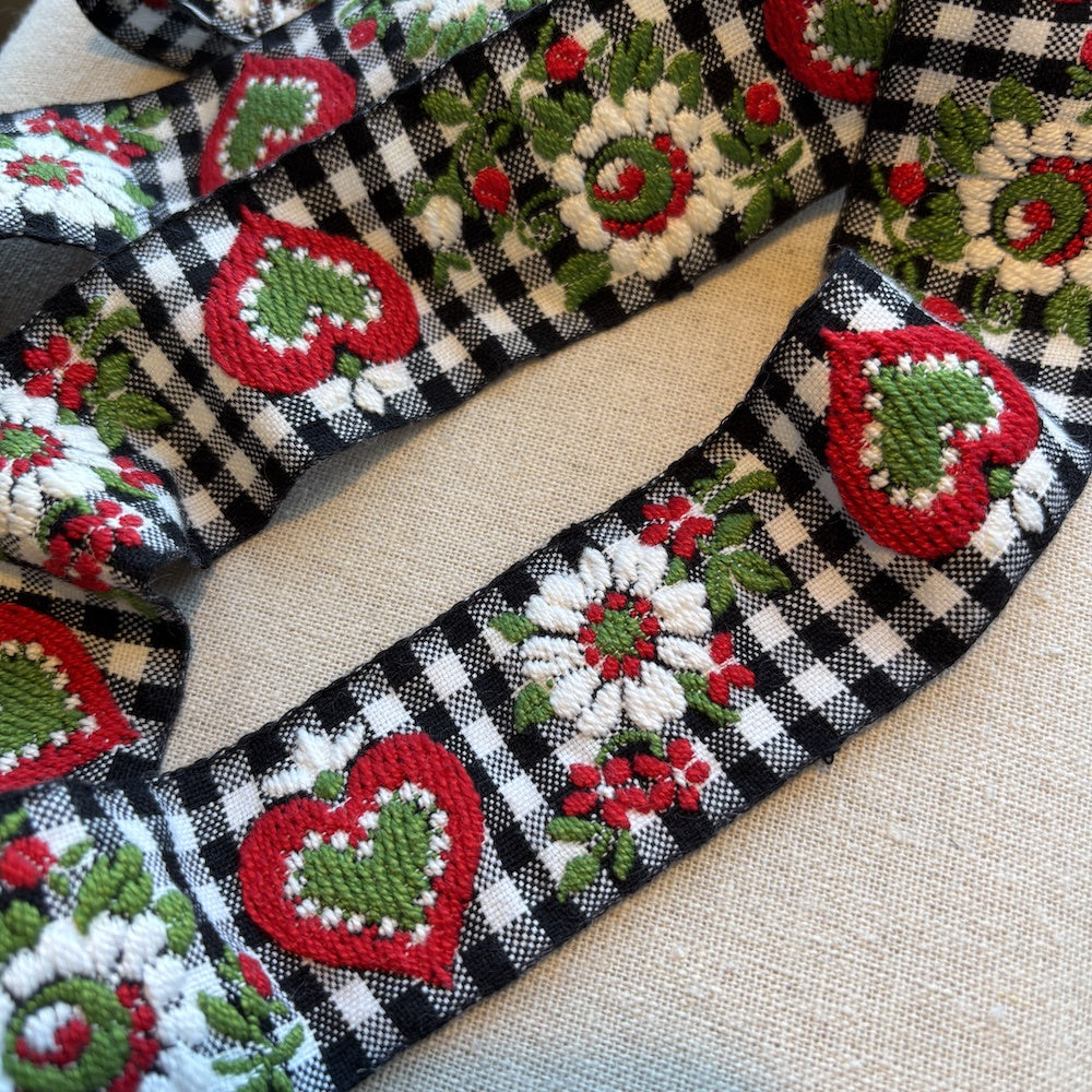 Vintage Gingham Heart & Flower Folk Trim 1.4 metre