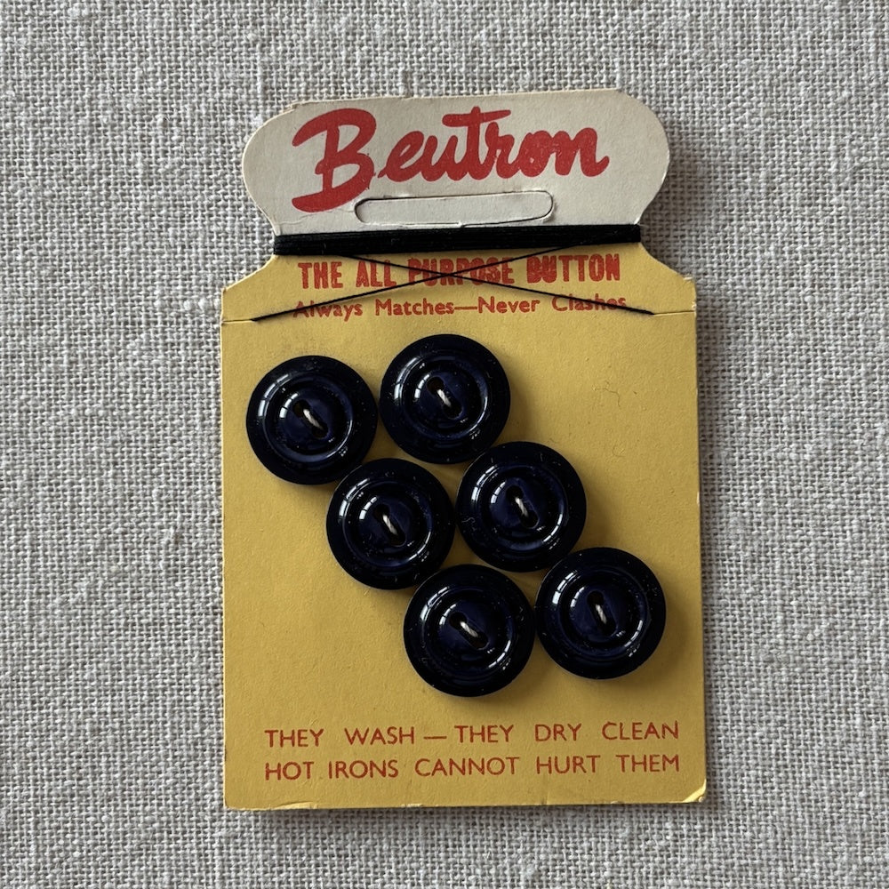 Beutron Navy 15mm Buttons on Original Card