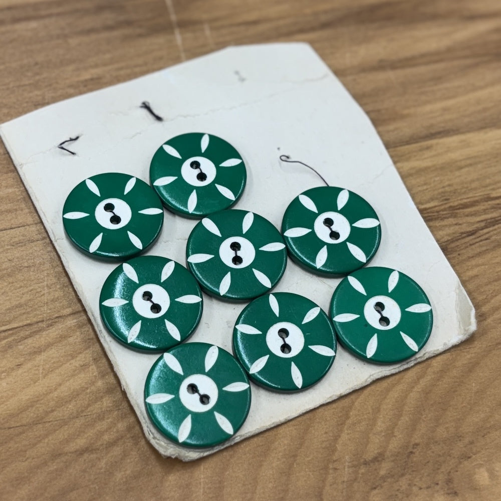 Vintage Kelly Green Sun Ray Buttons 22mm x 8