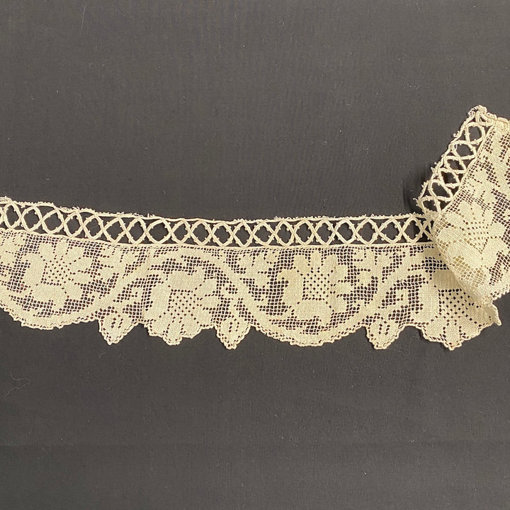 Antique Tea Coloured Bobbin Lace Flower Border