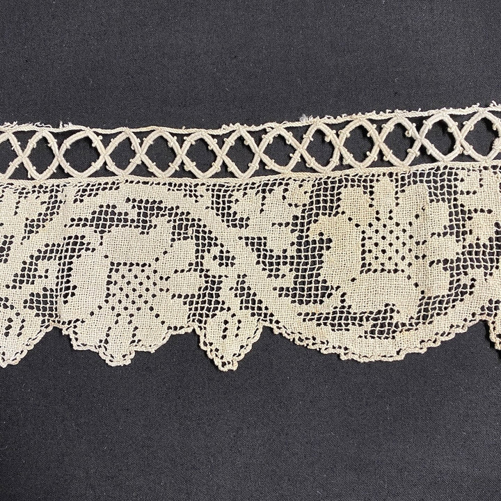 Antique Tea Coloured Bobbin Lace Flower Border