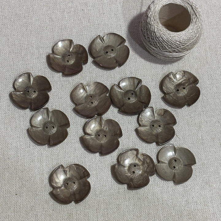 12 Vintage Camel Whirligig Buttons 25mm