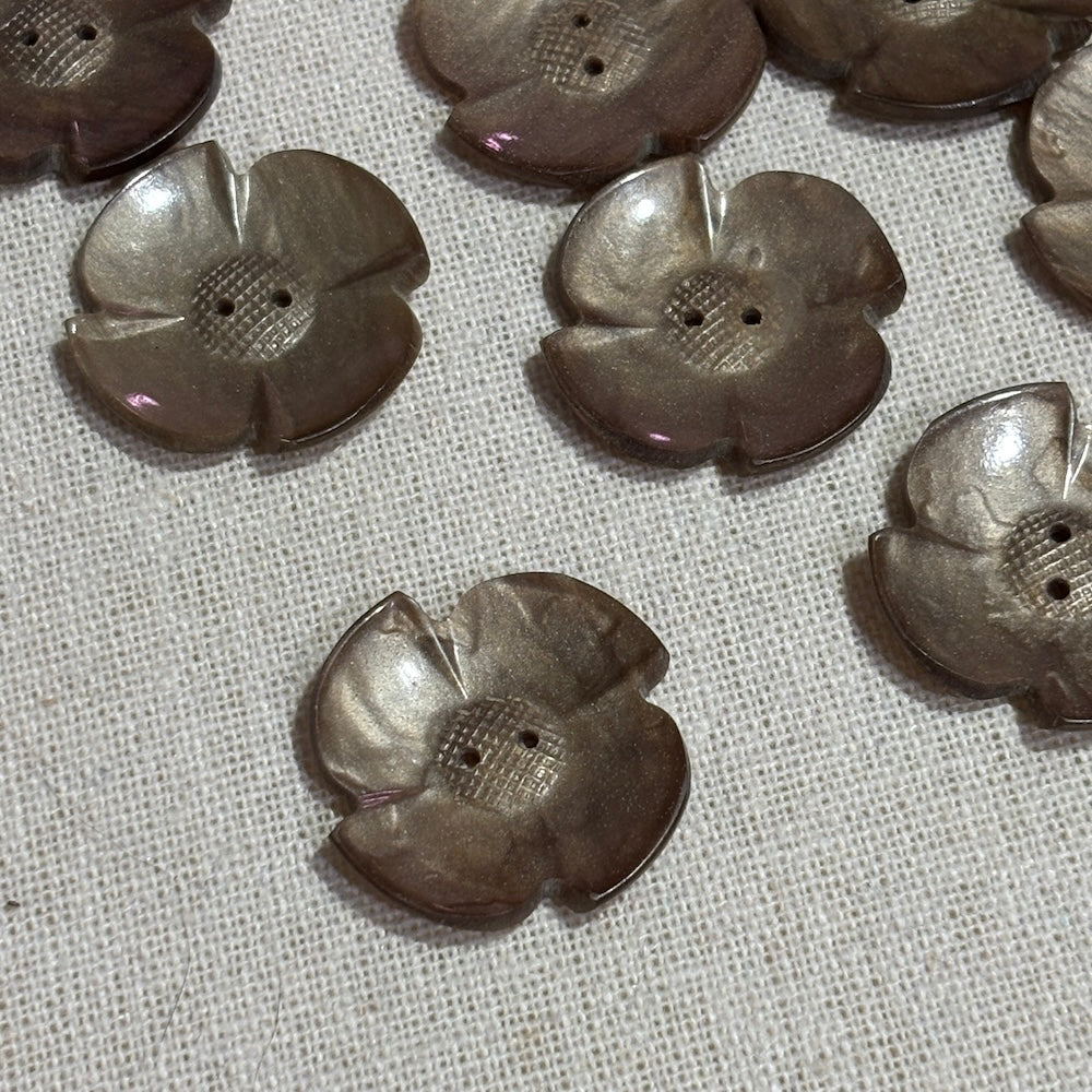 12 Vintage Camel Whirligig Buttons 25mm