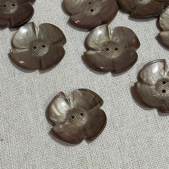 12 Vintage Camel Whirligig Buttons 25mm