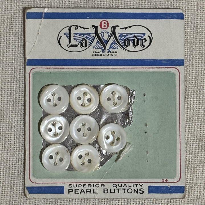 La Mode Superior Quality Pearl Buttons x 8