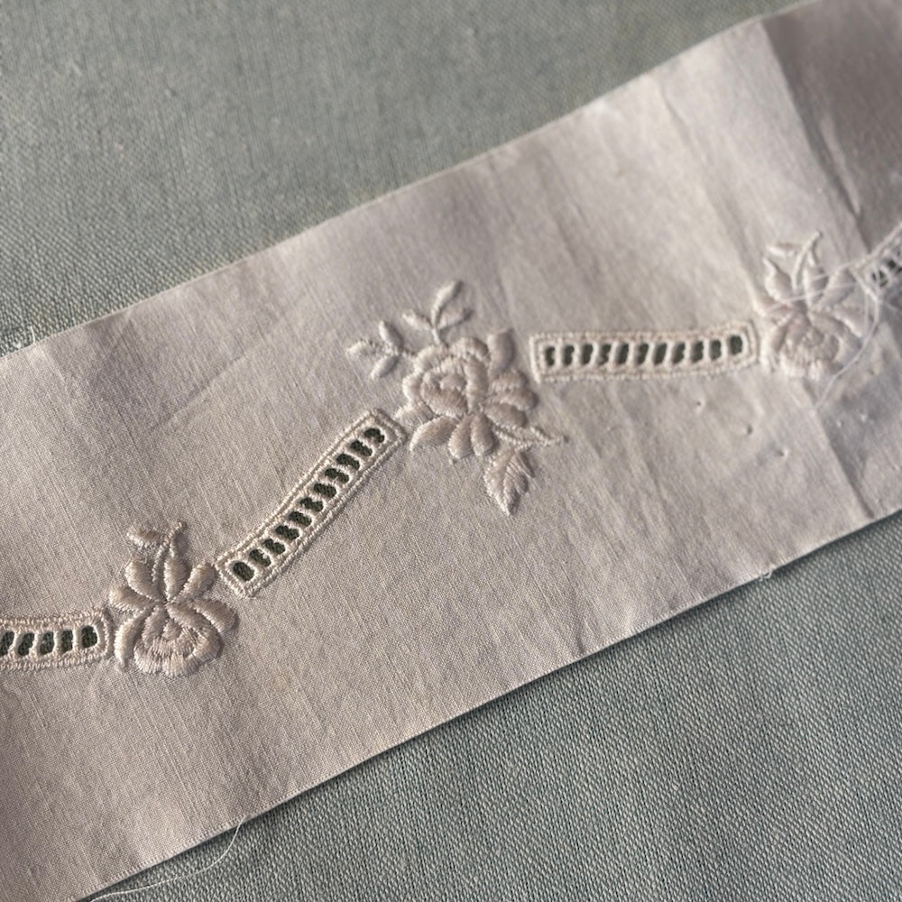 Vintage Swiss Batiste Entredeux White Rose Trim 77mm