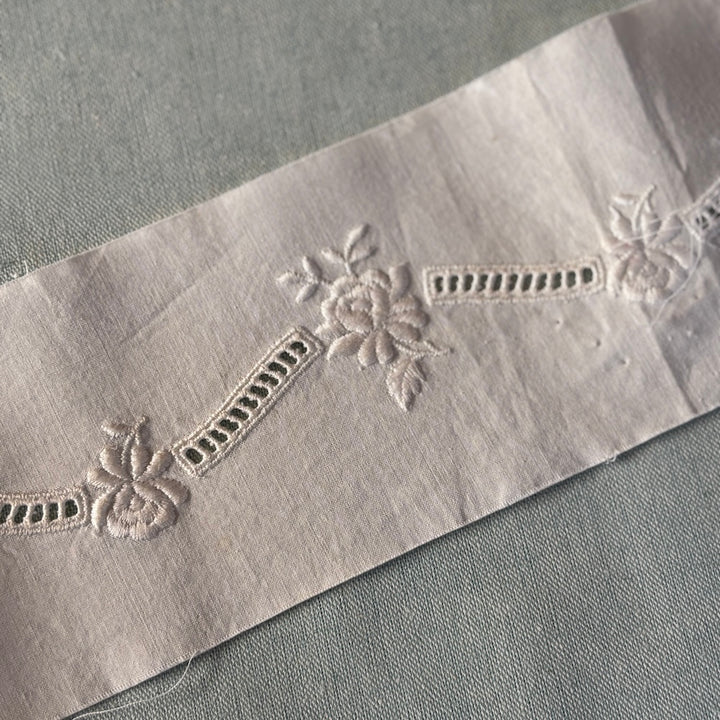 Vintage Swiss Batiste Entredeux White Rose Trim 77mm