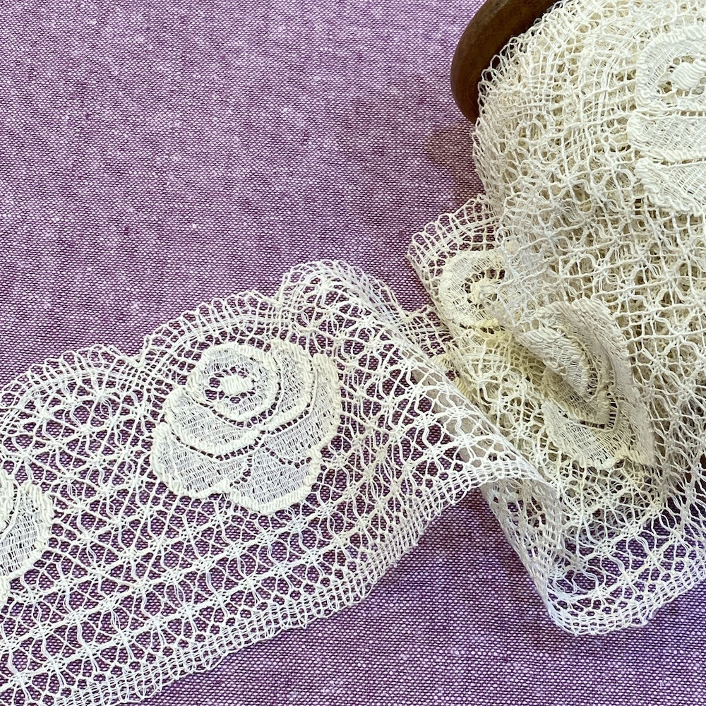 Vintage Rose Lace in Off White