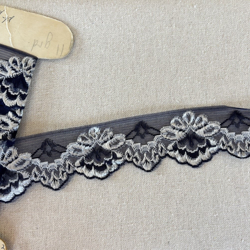 Navy and Silver Grey Scallop Lace 42mm