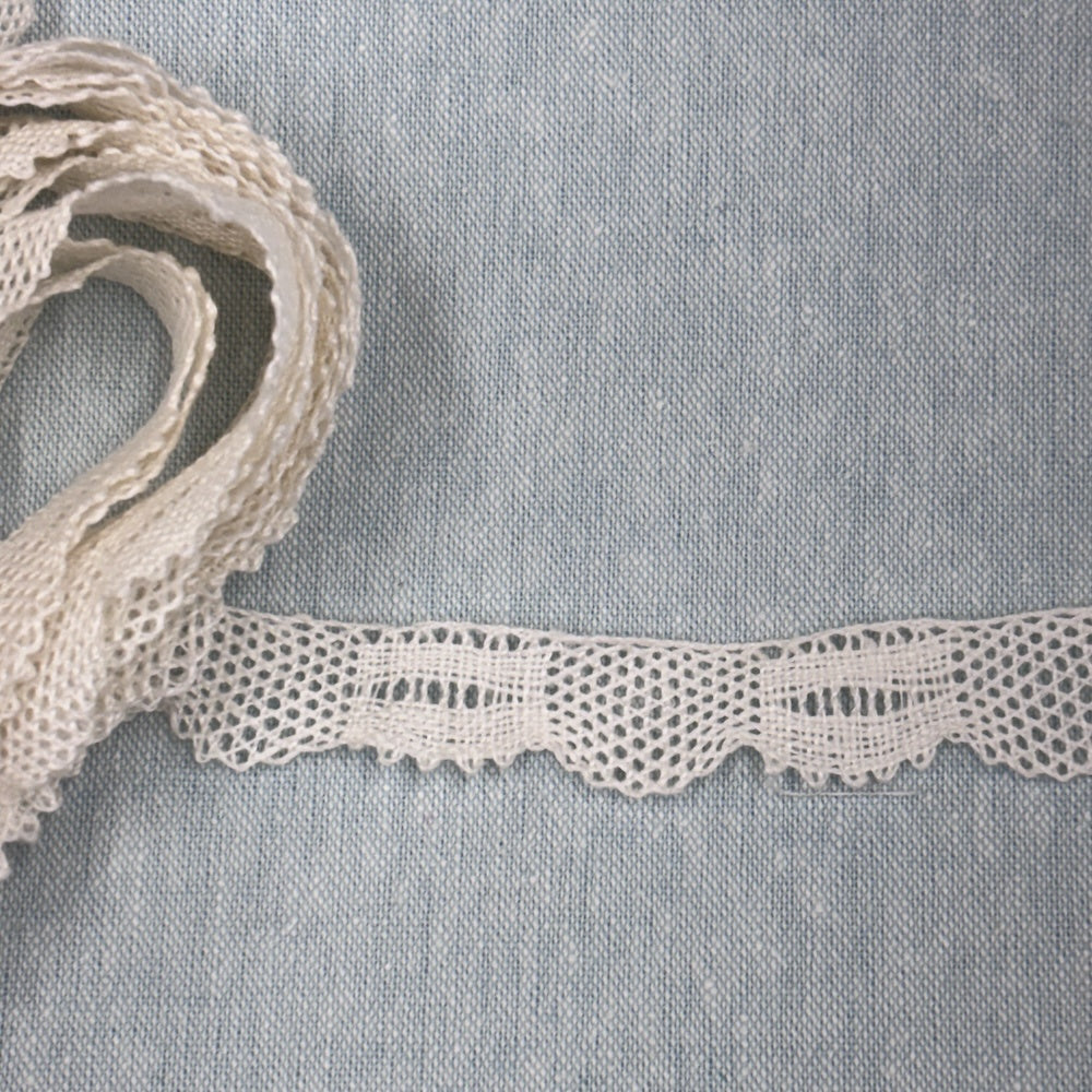 Vintage French Handmade Linen Bobbin  Lace 17mm