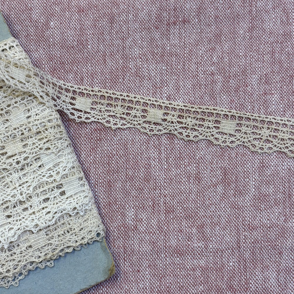 Vintage French Delicate Bobbin Lace featuring a Square 13mm