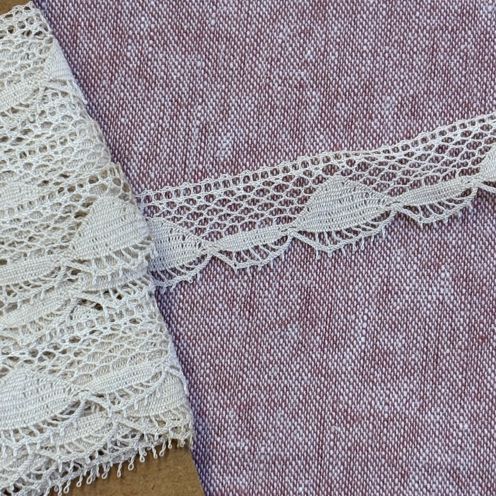 Very Fine Antique French  Fan Bobbin Lace 17mm