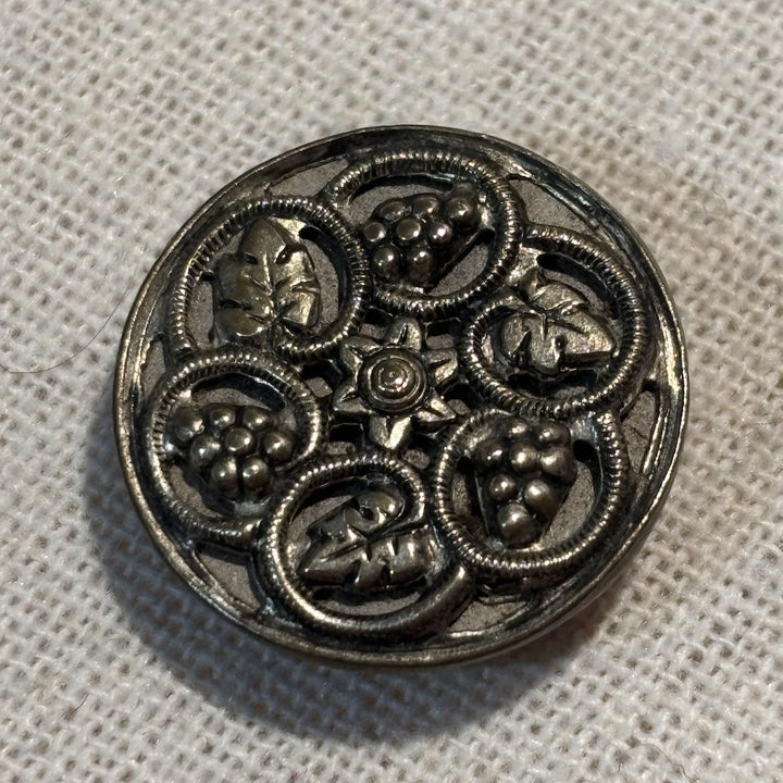 Fabulous Vintage Button Grapes and Leaves 22mm