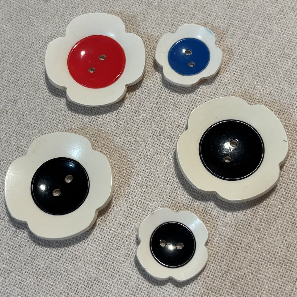 1950's Flower Buttons x 5