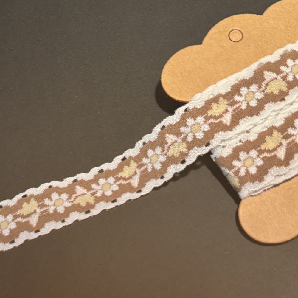 Vintage Milk Chocolate Daisy Trim 22mm x 3.8 metres