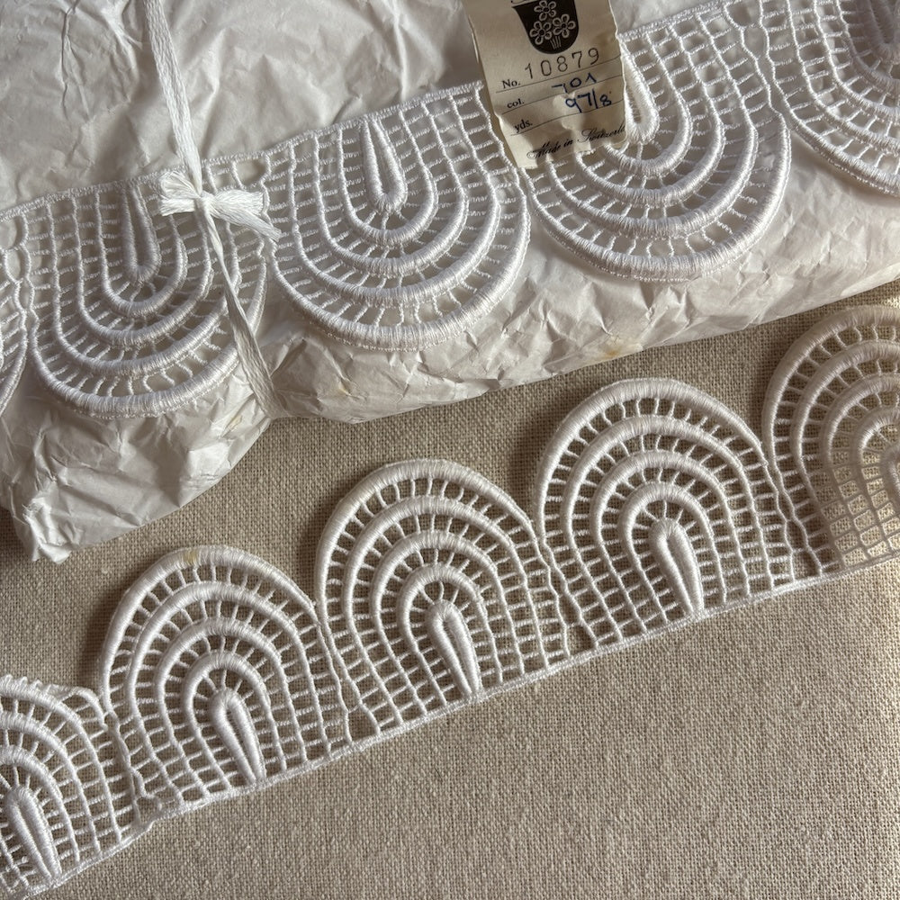 Vintage Swiss White Guipure Scallop Lace 5.5cm