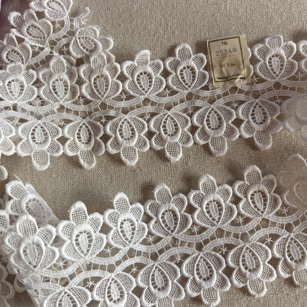 Vintage Austrian Guipure Lace White Floral 8cm