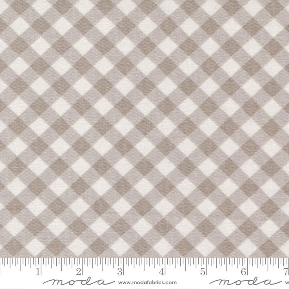 The Shores Gingham in Pebble